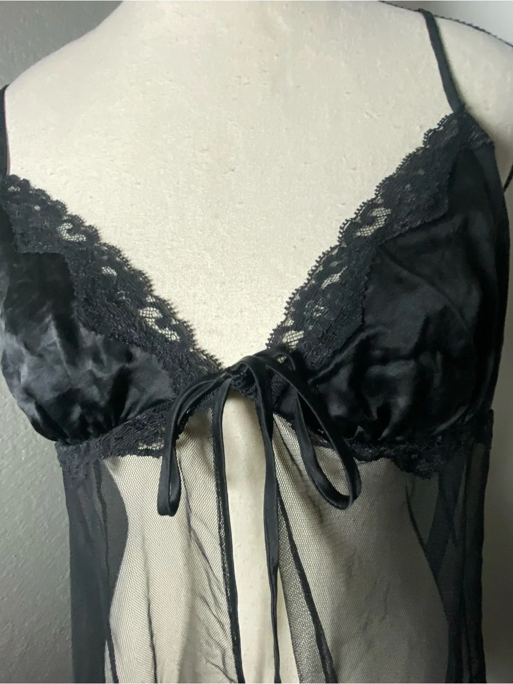 Y2K Victoria’s Secret Black Lace & SheerMesh Tie Open Front Chemise Size Large